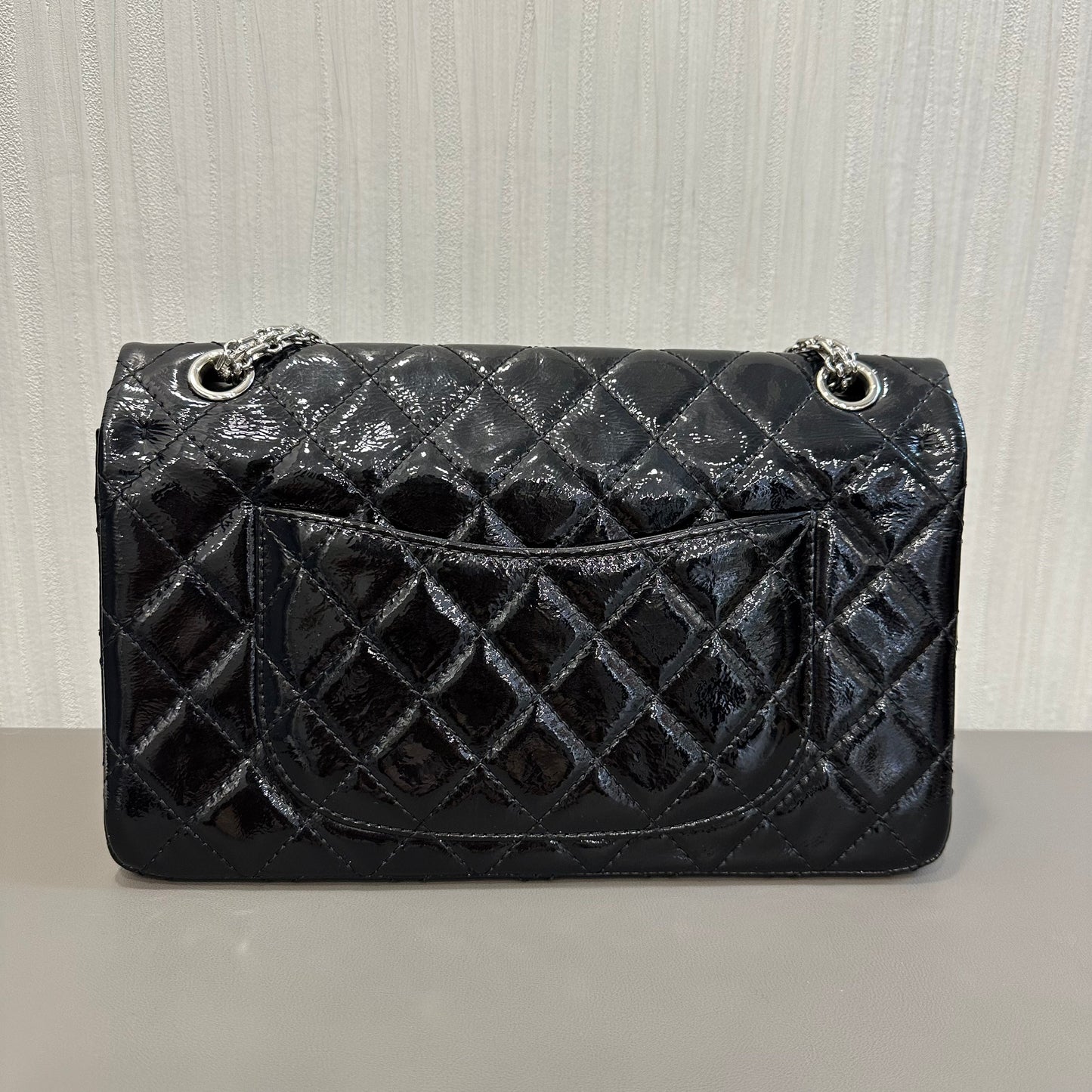 シャネル パテントレザー 2.55 シルバー チェーンバッグ【中古】