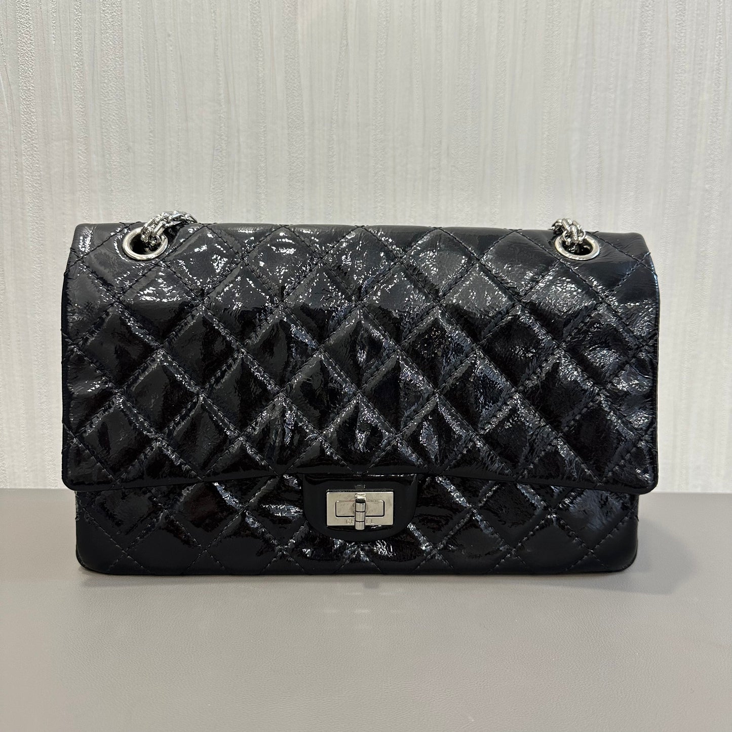 シャネル パテントレザー 2.55 シルバー チェーンバッグ【中古】