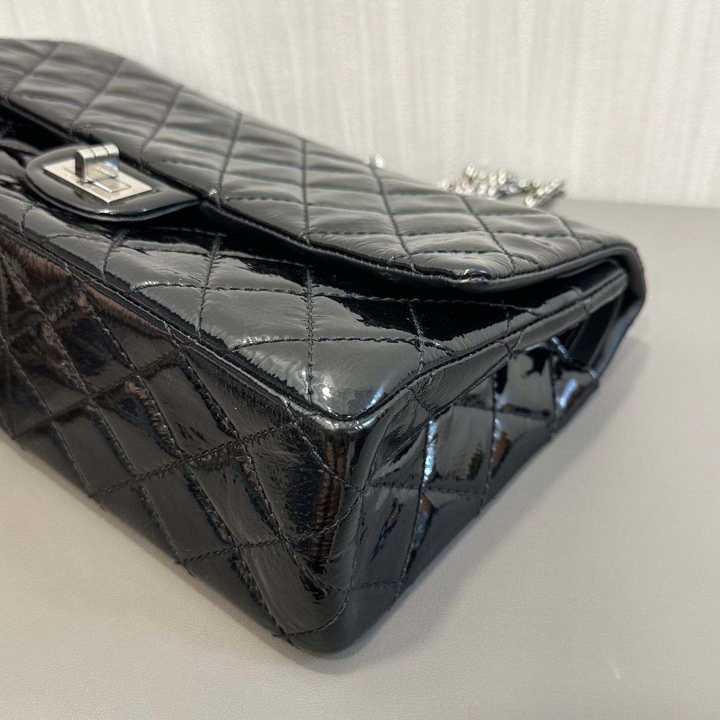 シャネル パテントレザー 2.55 シルバー チェーンバッグ【中古】