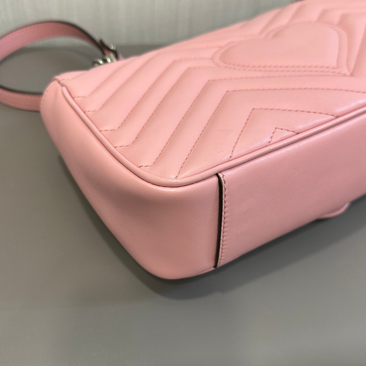 GUCCI 粉色银色 Marmont 25 单肩包 [二手]