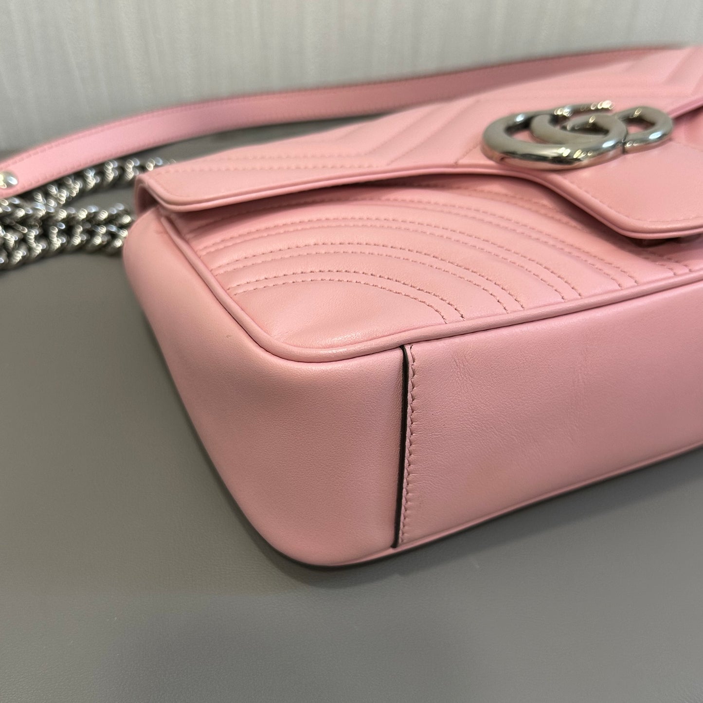 GUCCI 粉色银色 Marmont 25 单肩包 [二手]