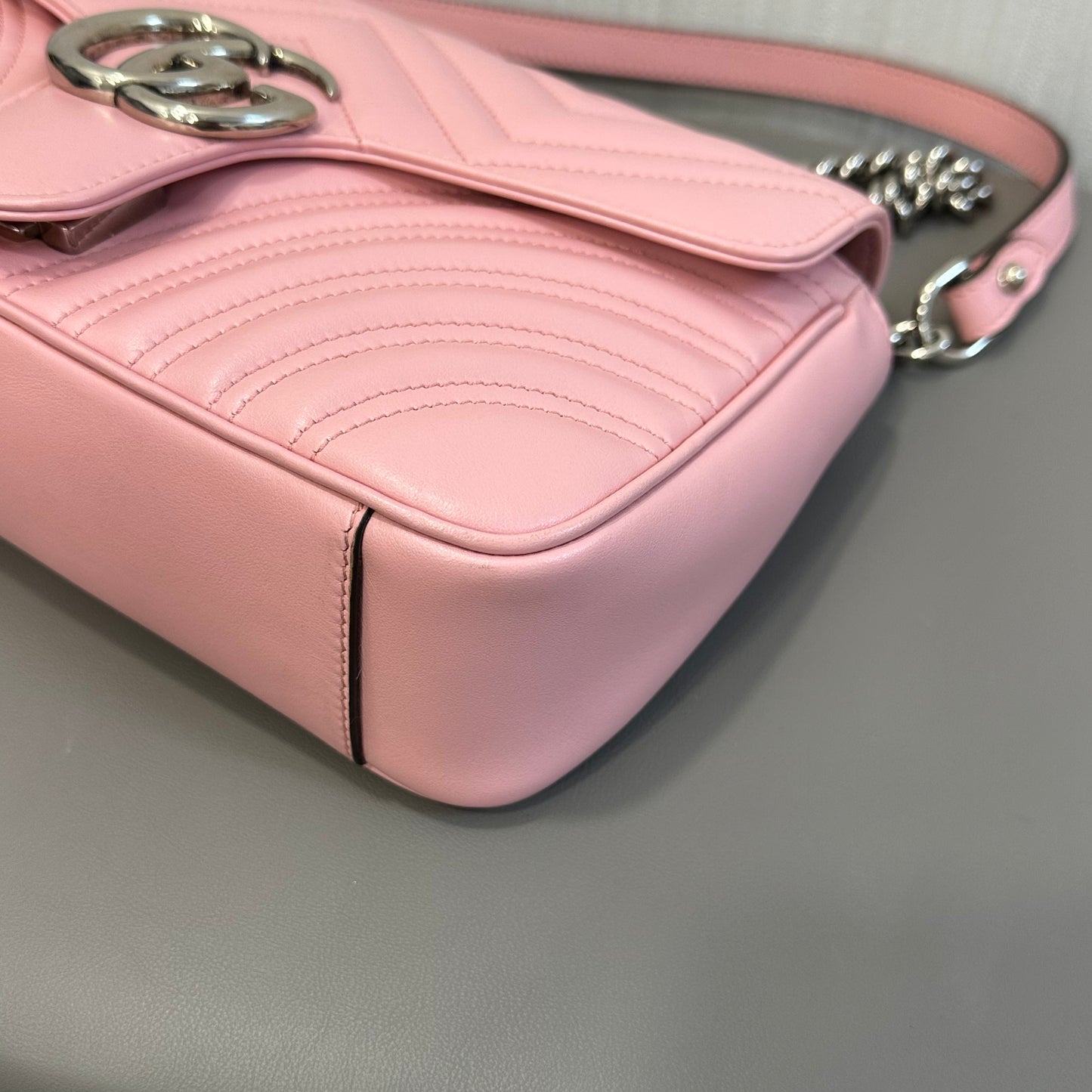 GUCCI 粉色银色 Marmont 25 单肩包 [二手]