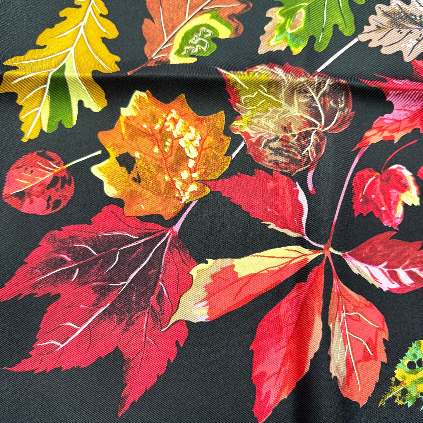HERMÈS 90 "Whirling Leaves" Silk Scarf [Pre-Owned]