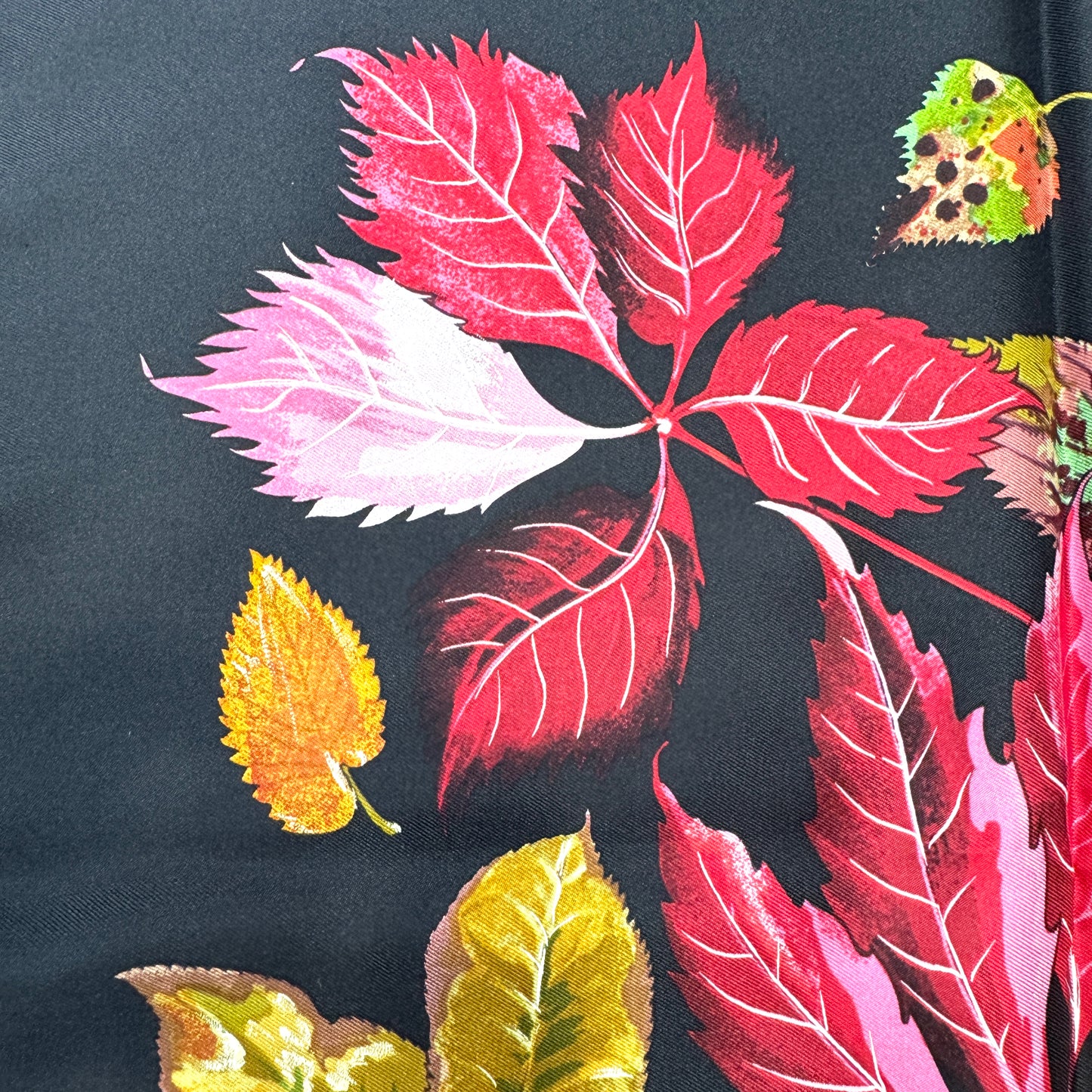 HERMÈS 90 "Whirling Leaves" Silk Scarf [Pre-Owned]