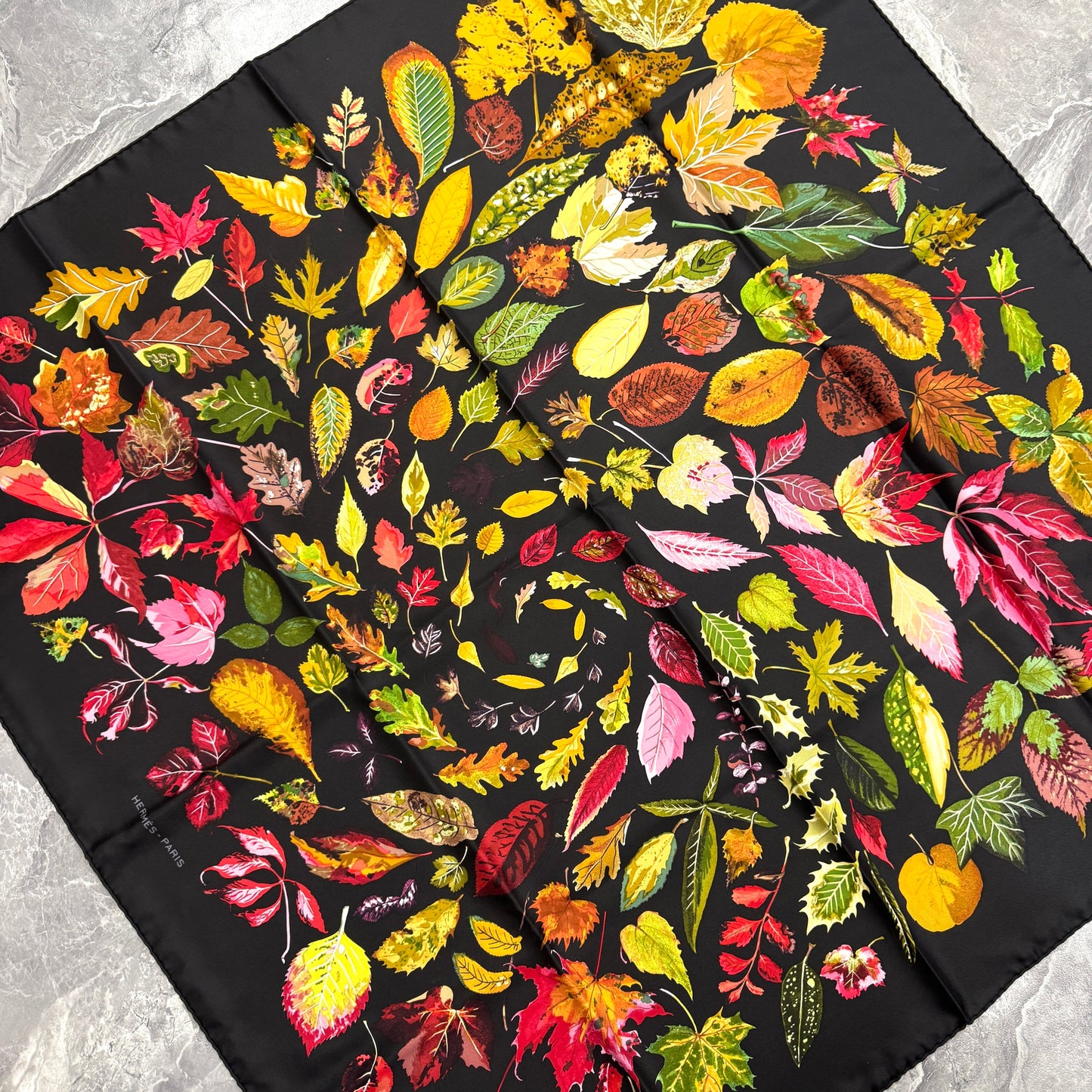 HERMÈS 90 "Whirling Leaves" Silk Scarf [Pre-Owned]