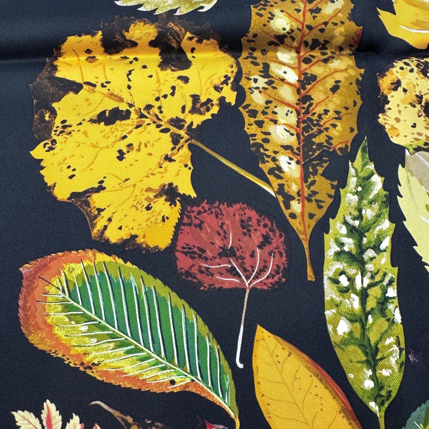 HERMÈS 90 "Whirling Leaves" Silk Scarf [Pre-Owned]