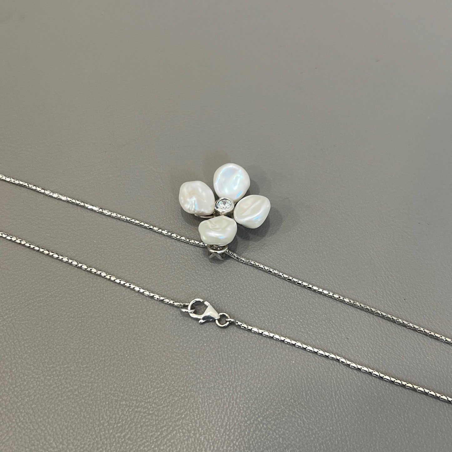 Pearl Flower Necklace [Pre-Owned]