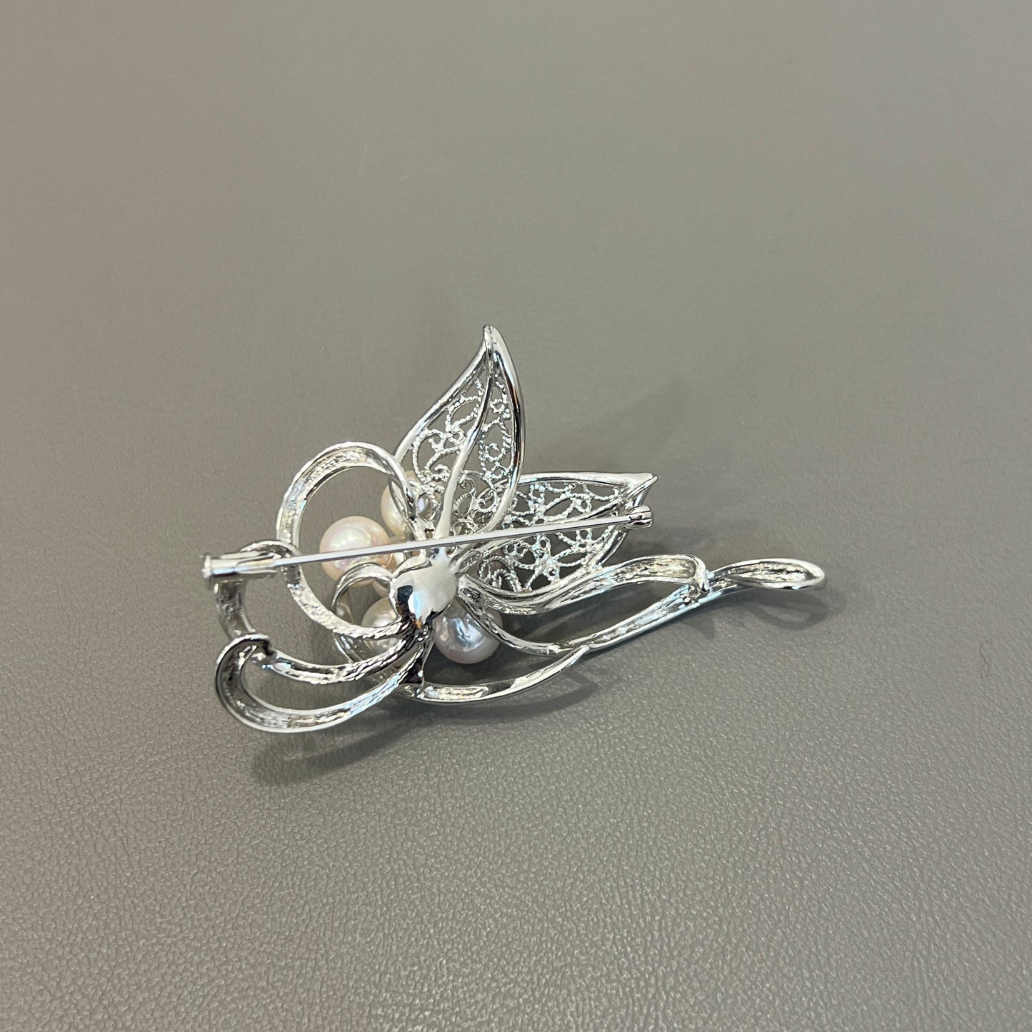 Akoya Flower Design Brooch [Pre-Owned]