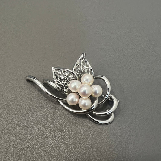 Akoya Flower Design Brooch [Pre-Owned]