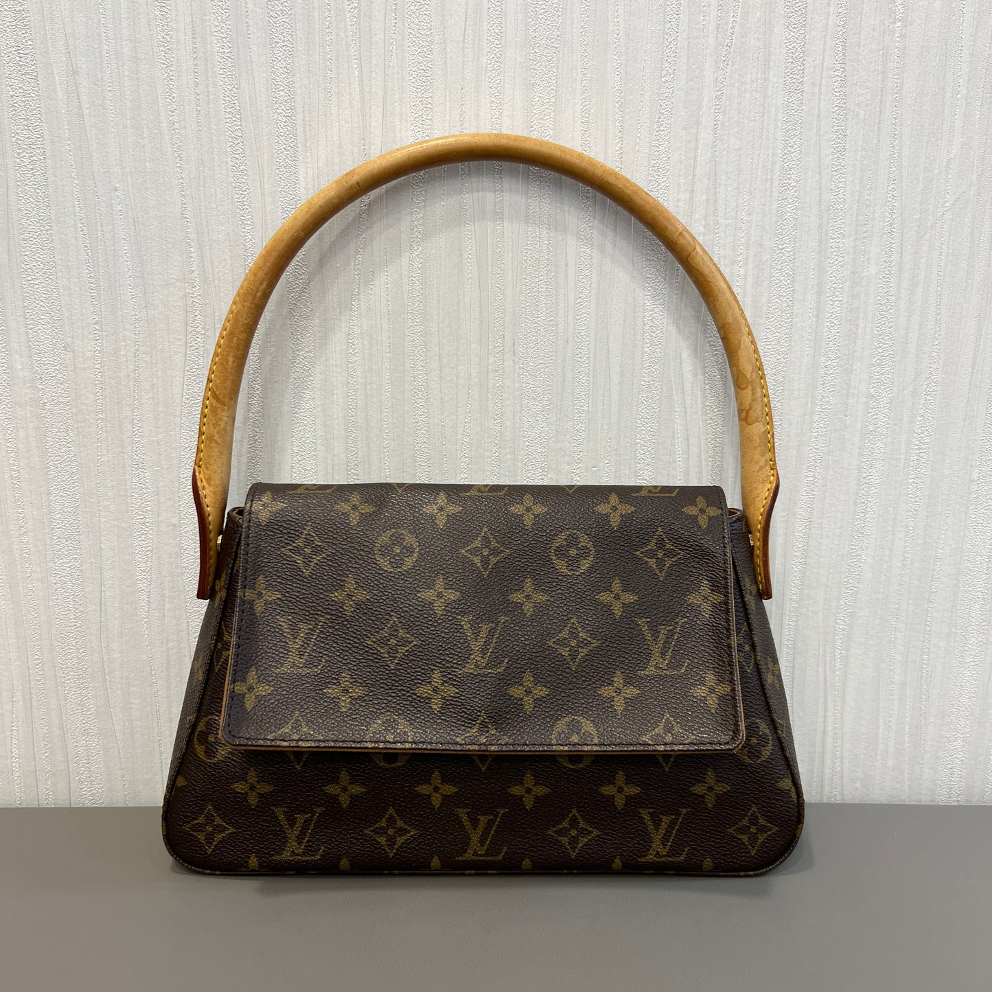 LV ルーピングモノグラム フラップショルダーバッグ【中古】