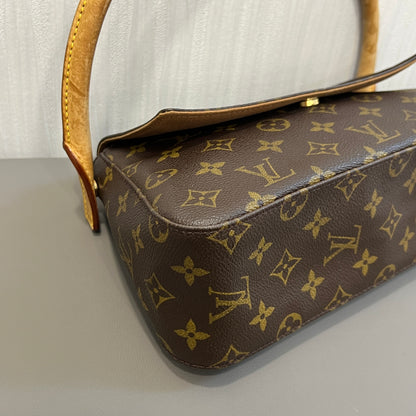 LV ルーピングモノグラム フラップショルダーバッグ【中古】