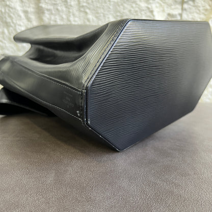 LV ブラック エピ オクタゴナル バケットバッグ 【中古】