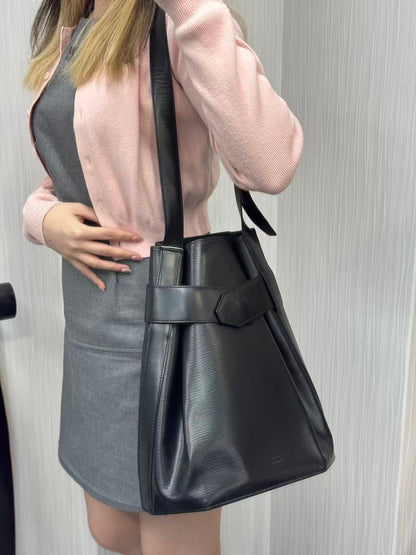 LV ブラック エピ オクタゴナル バケットバッグ 【中古】