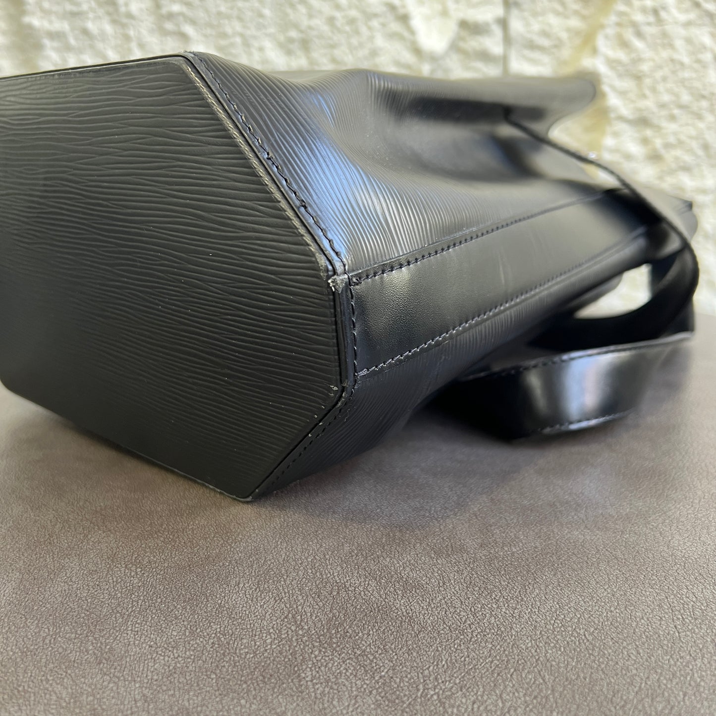 LV ブラック エピ オクタゴナル バケットバッグ 【中古】