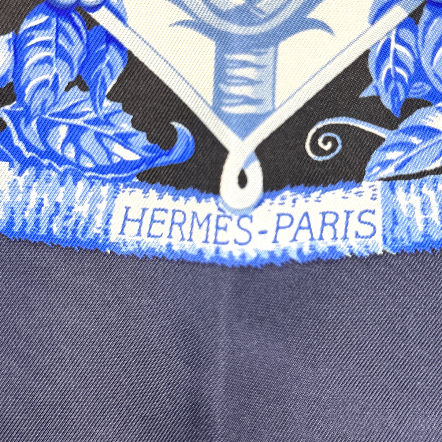 HERMES 90 "Aloha" Silk Scarf [Pre-Owned]
