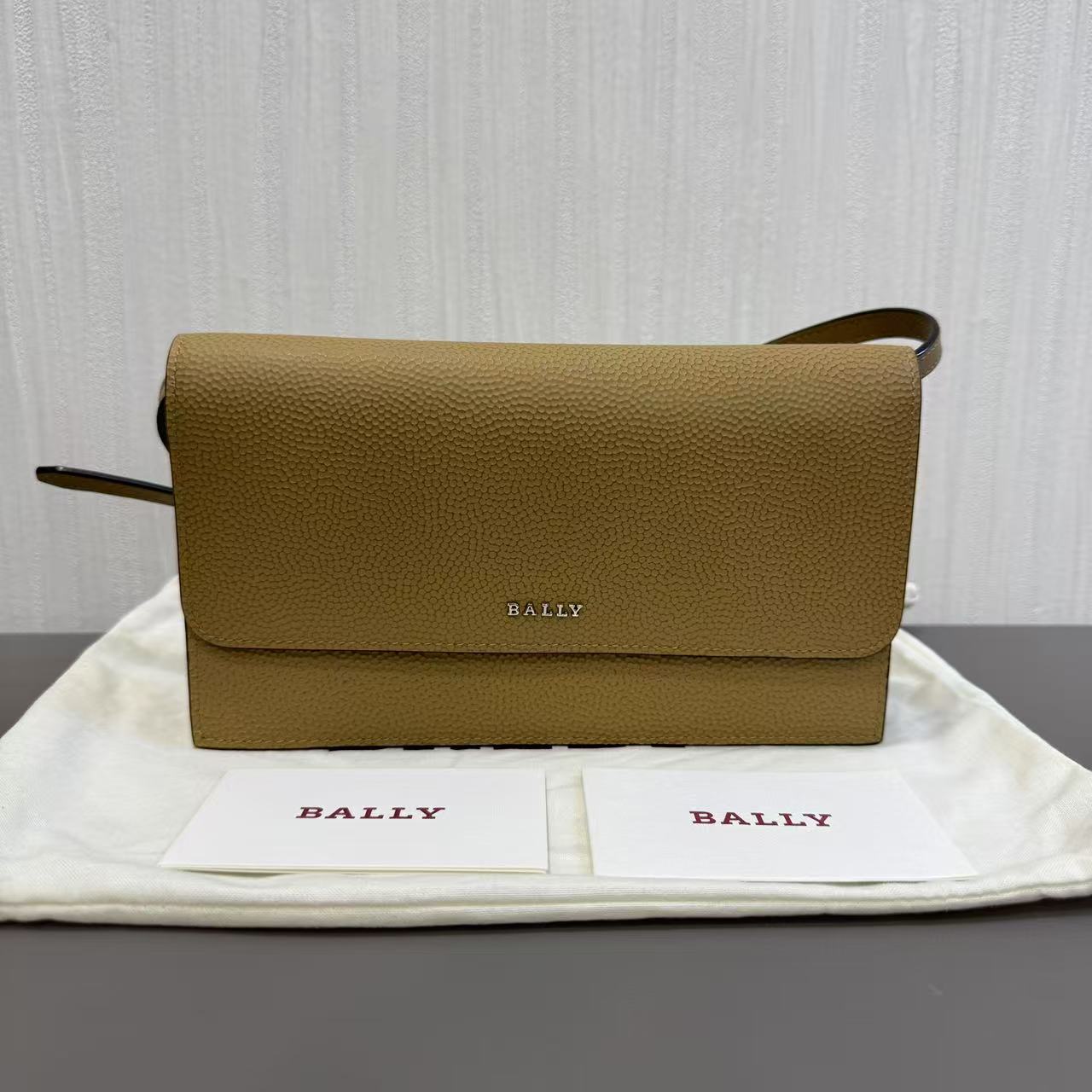 BALLY WOC Chain Crossbody Bag [Pre-Owned]