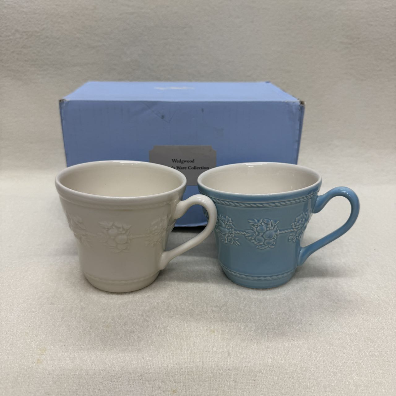 WEDGWOOD Couple Mugs [Pre-Owned]