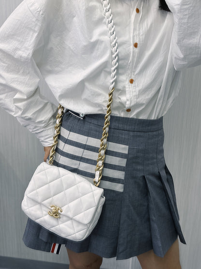 CHANEL クリームホワイト スクエアチェーンバッグ【中古】 