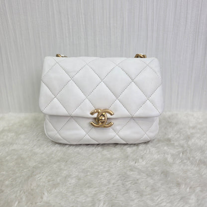 CHANEL クリームホワイト スクエアチェーンバッグ【中古】 