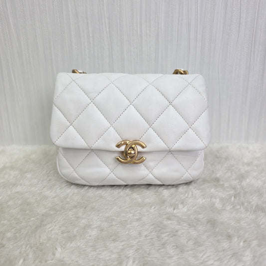 CHANEL クリームホワイト スクエアチェーンバッグ【中古】 