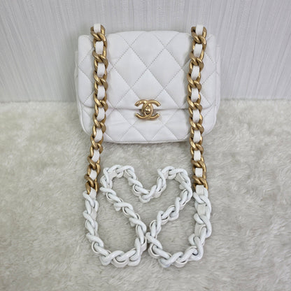 CHANEL クリームホワイト スクエアチェーンバッグ【中古】 