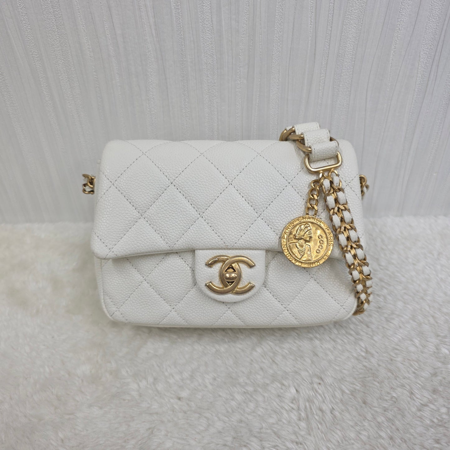 CHANEL ホワイト スクエアバッグ【中古】 