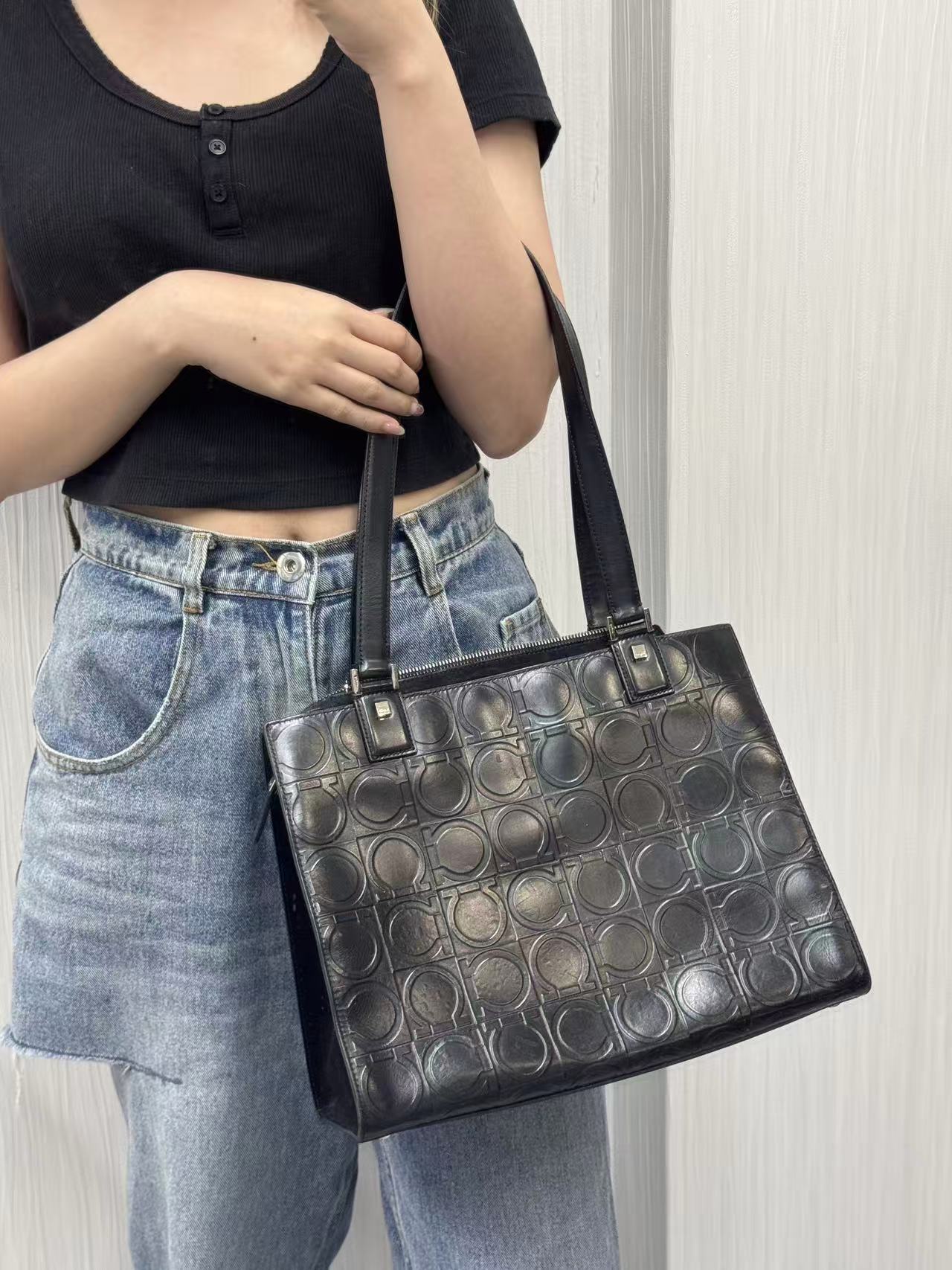 Ferragamo Shoulder Bag [Pre-Owned]