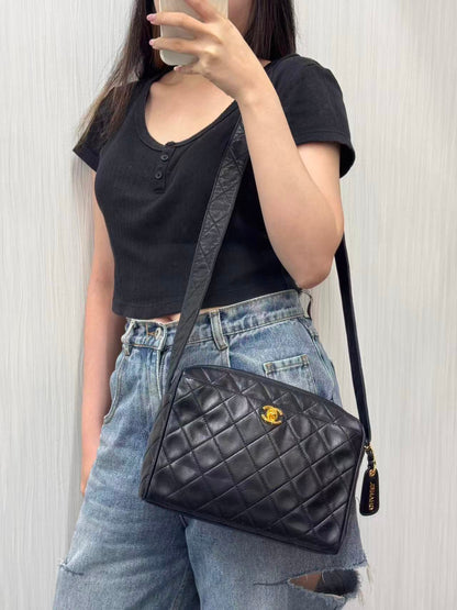 CHANEL ショルダーバッグ【中古】