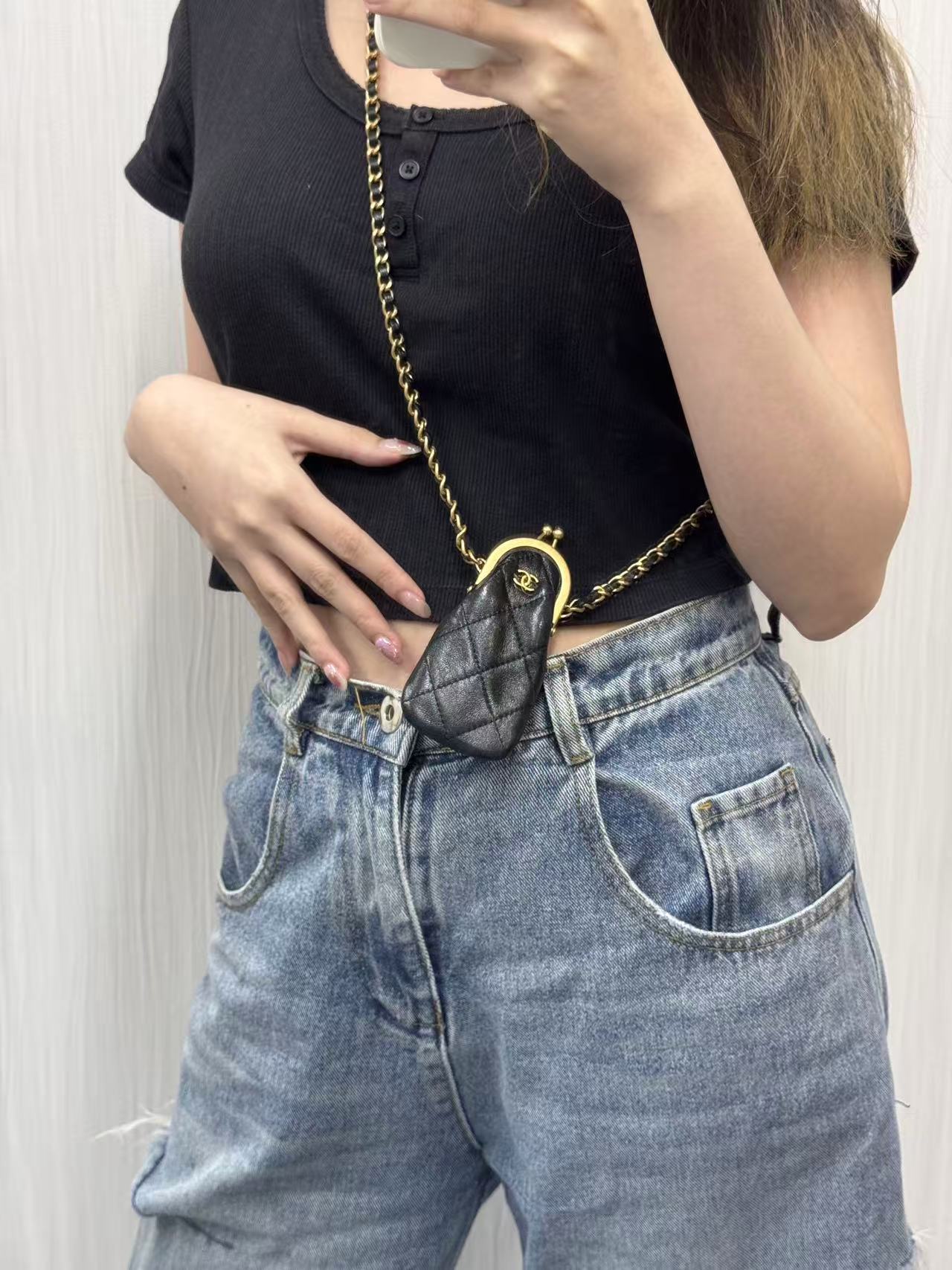 香奈儿 22A 吻锁迷你包 [二手]