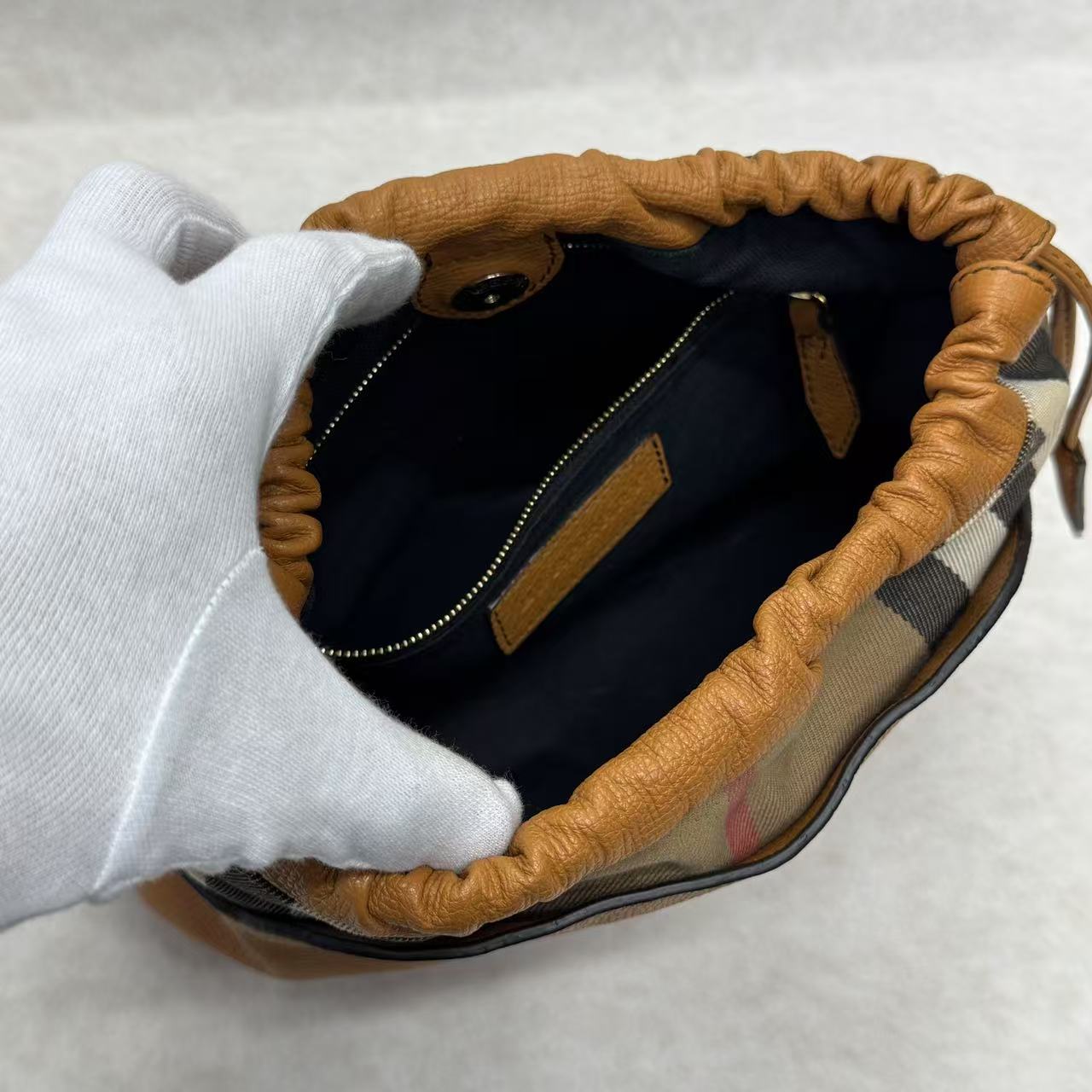 バーバリー ドローストリング クロスボディバッグ 【中古】