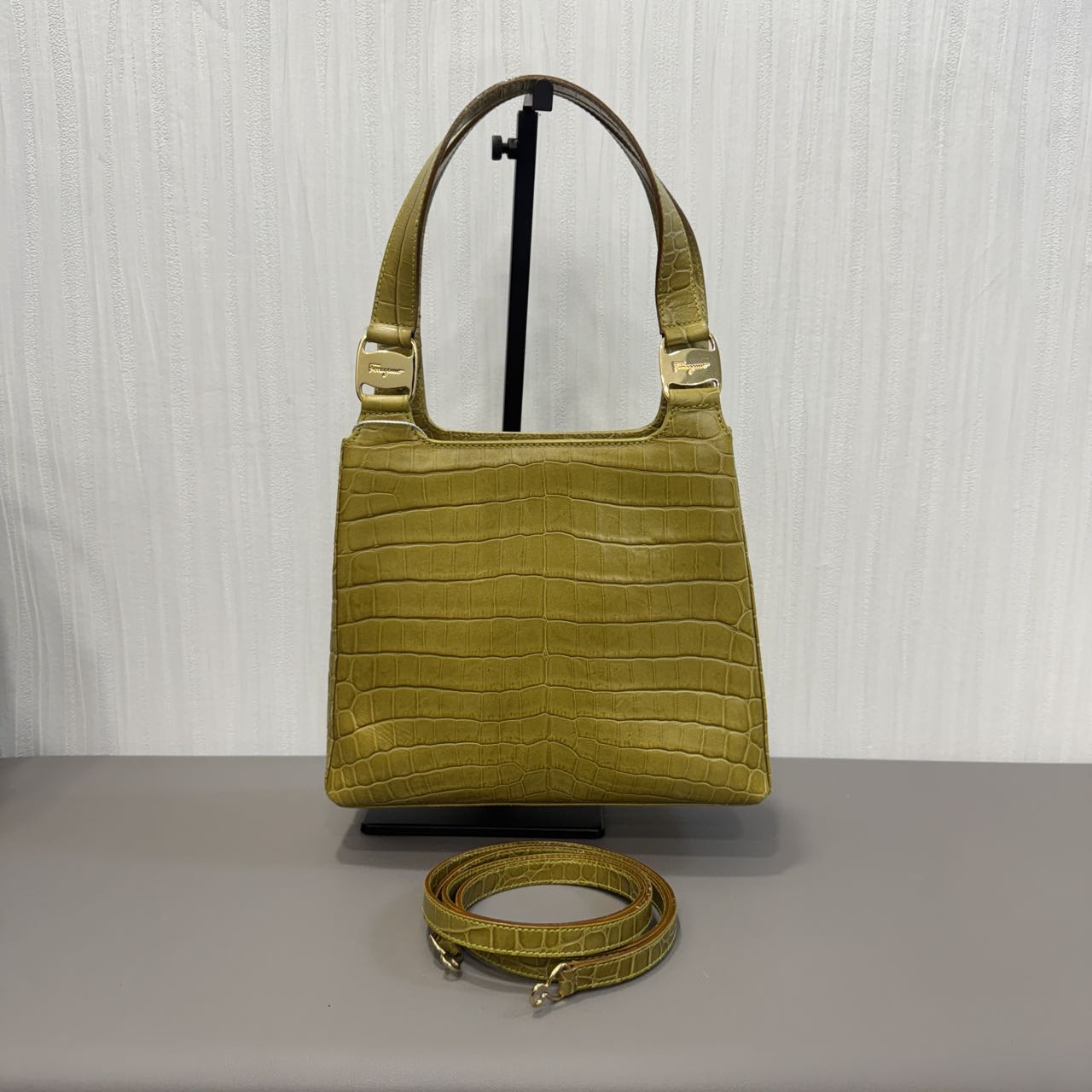 フェラガモ トートバッグ【中古】