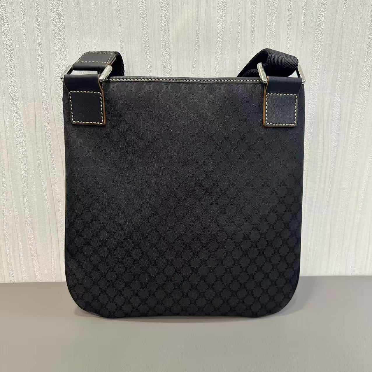 セリーヌ クラシック モノグラム ショルダーバッグ【中古】