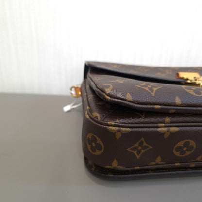 Louis Vuitton Monogram Messenger Bag [Pre-Owned]