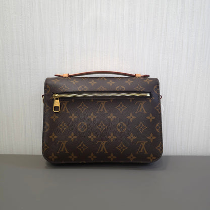 Louis Vuitton Monogram Messenger Bag [Pre-Owned]