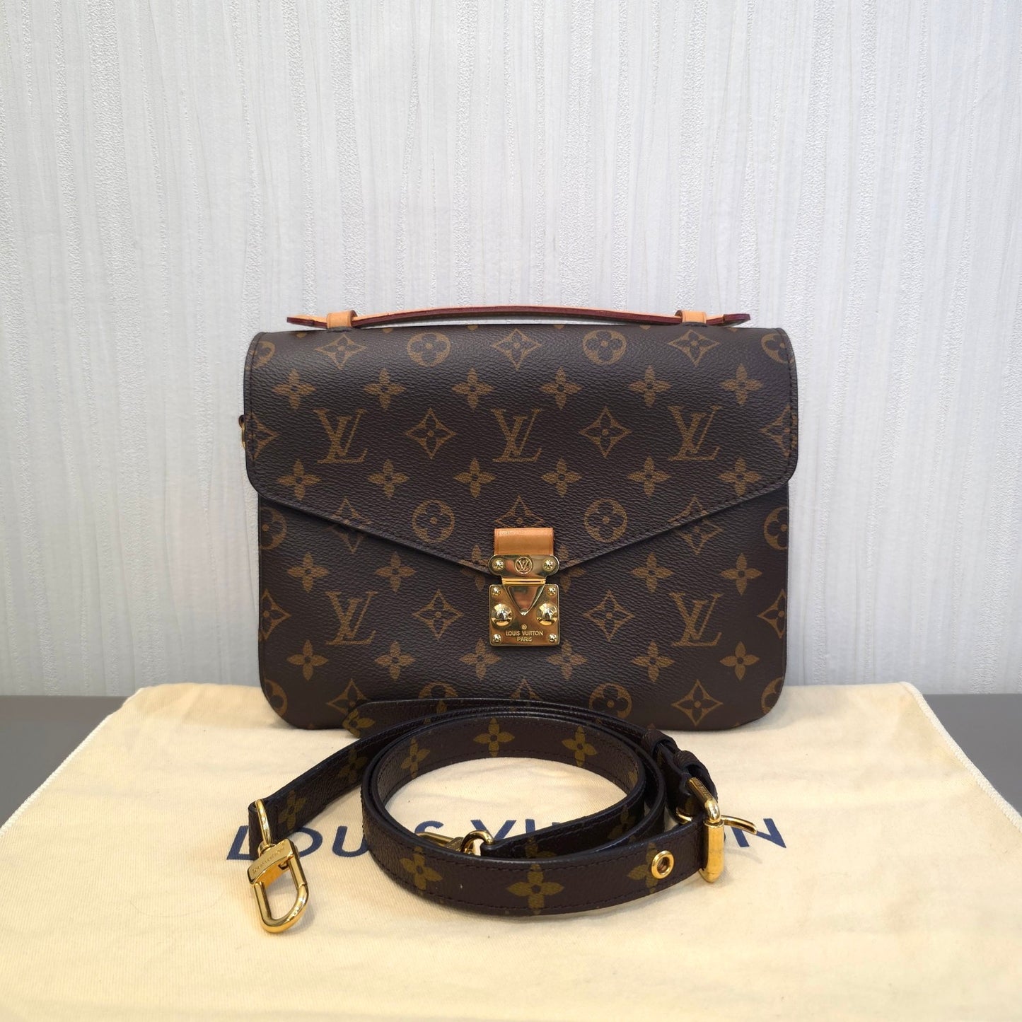 Louis Vuitton Monogram Messenger Bag [Pre-Owned]