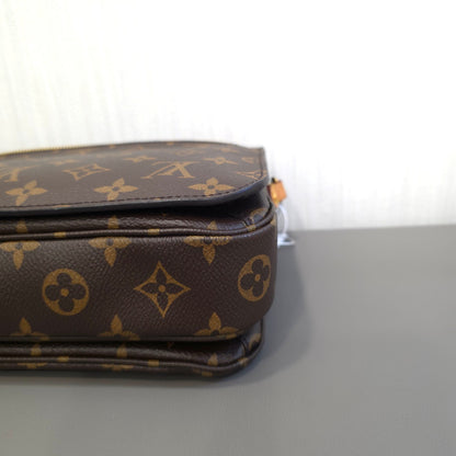 Louis Vuitton Monogram Messenger Bag [Pre-Owned]