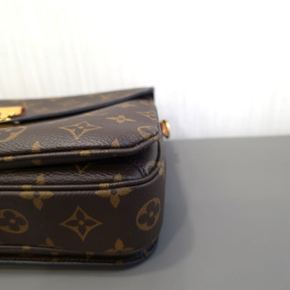 Louis Vuitton Monogram Messenger Bag [Pre-Owned]