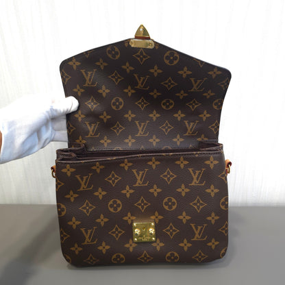 Louis Vuitton Monogram Messenger Bag [Pre-Owned]
