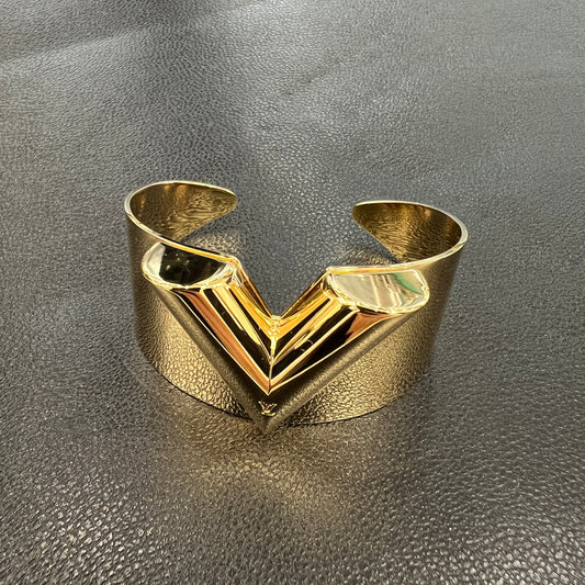 LOUIS VUITTON Essential V Bracelet [Pre-Owned]